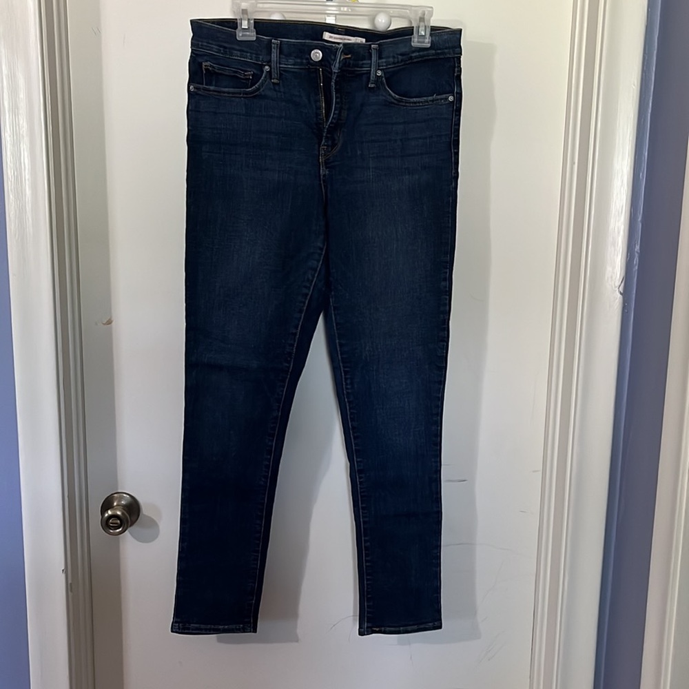 Levi Size 31 Shaping Skinny Jean